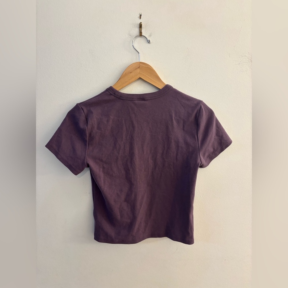 Aritzia Sunday Best Short Sleeve T-Shirt in Deep Purple, Size Medium, Cotton - Picture 2 of 5